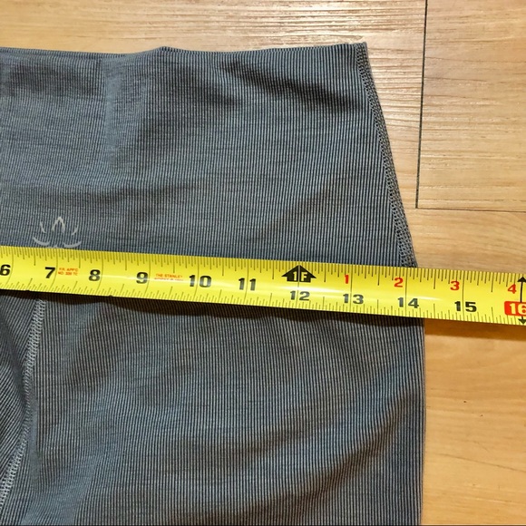 Beyond Yoga Women’s Grey Ribbed Leggings - High Rise Midi Length - Size Large - Picture 9 of 11